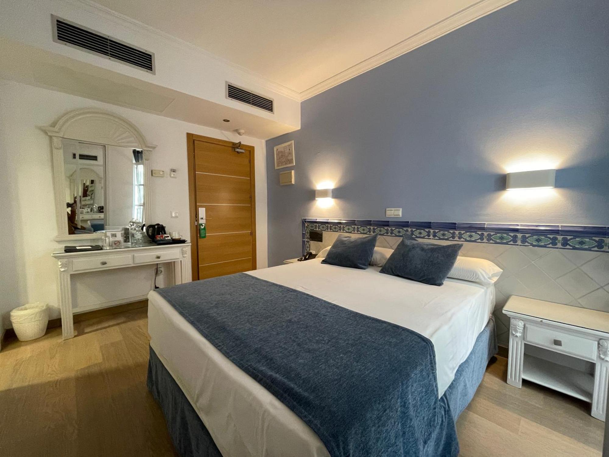 Hotel Plaza Cavana 3*